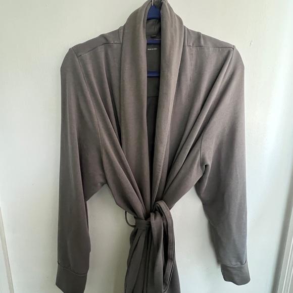 Universal Standard Charcoal Robe - Picture 2 of 4